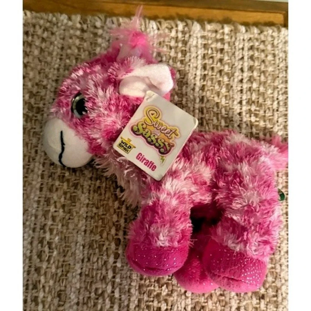 Wild Republic Sweet & Sassy 8-inch Giraffe 2014 Pink White New with Tags